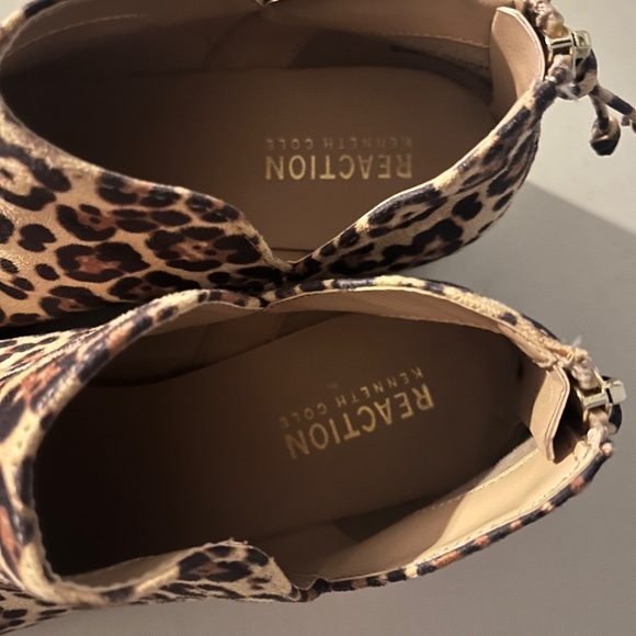 Kenneth Cole REACTION Women's Size 7M Side Way Low Heel Ankle Bootie Leopard - Picture 4 of 8